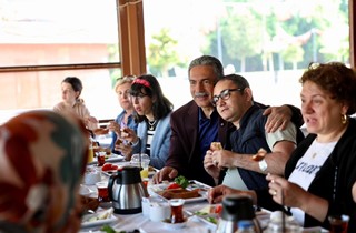 Gemlik Belediyesi Engelsiz Montaj Atölyesi Anneleriyle Anneler Günü Buluşması